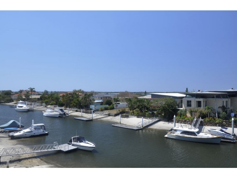 10/27-29 Madang Crescent, Runaway Bay QLD 4216