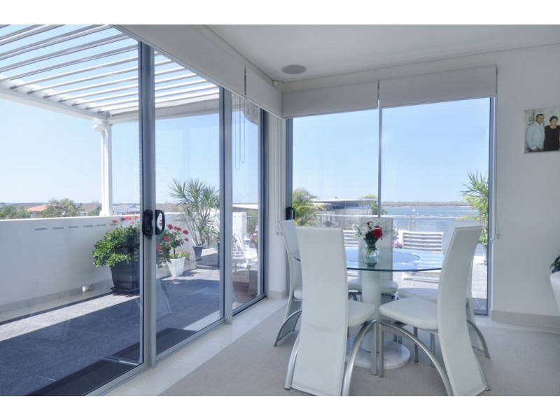 10/27-29 Madang Crescent, Runaway Bay QLD 4216