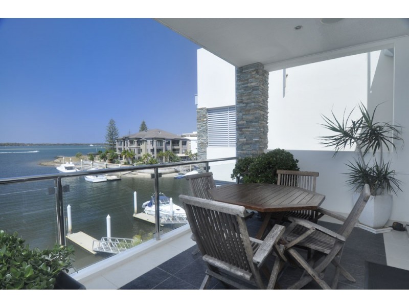 10/27-29 Madang Crescent, Runaway Bay QLD 4216