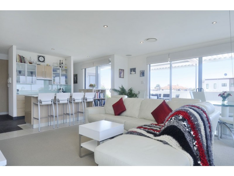 10/27-29 Madang Crescent, Runaway Bay QLD 4216