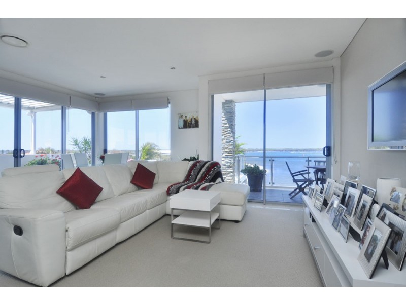 10/27-29 Madang Crescent, Runaway Bay QLD 4216