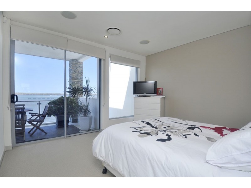 10/27-29 Madang Crescent, Runaway Bay QLD 4216