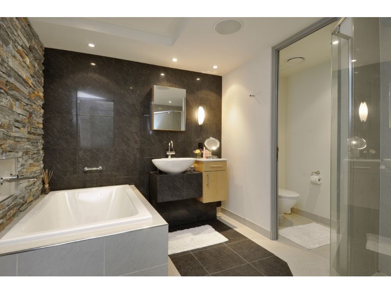 10/27-29 Madang Crescent, Runaway Bay QLD 4216