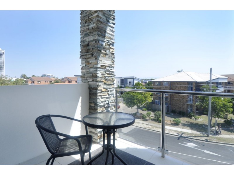 10/27-29 Madang Crescent, Runaway Bay QLD 4216