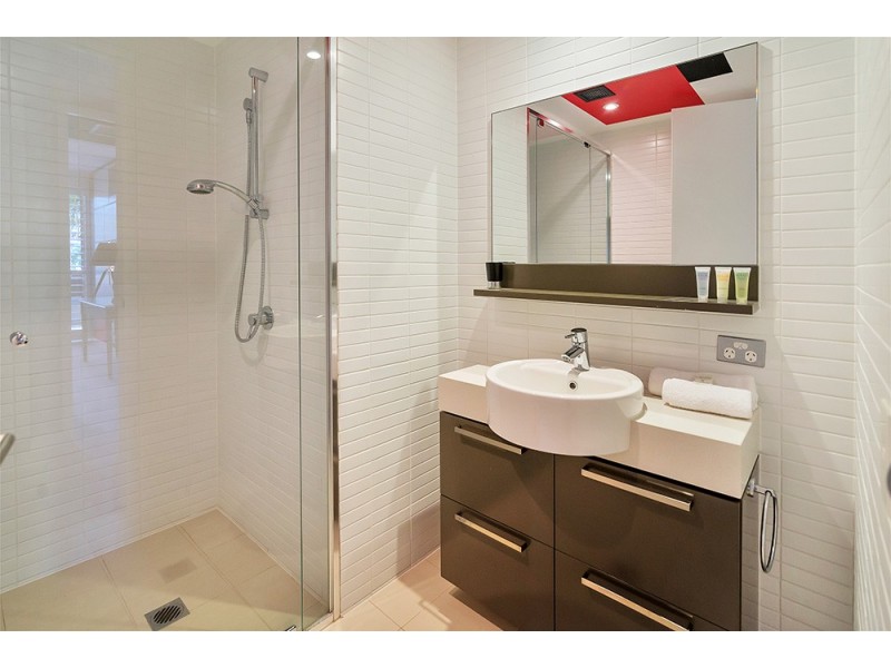 2105/323 Bayview Street, Hollywell QLD 4216