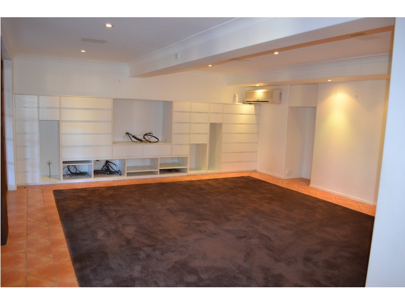 187 Whiting Street, Labrador QLD 4215