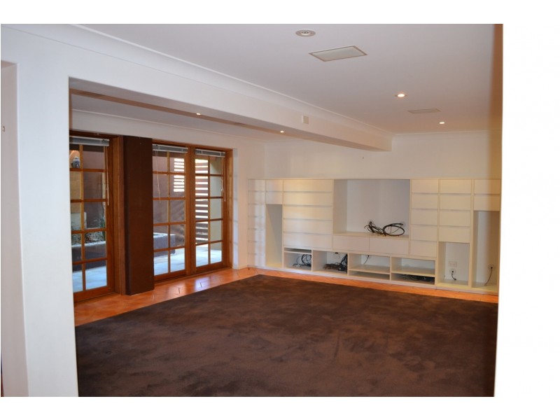 187 Whiting Street, Labrador QLD 4215