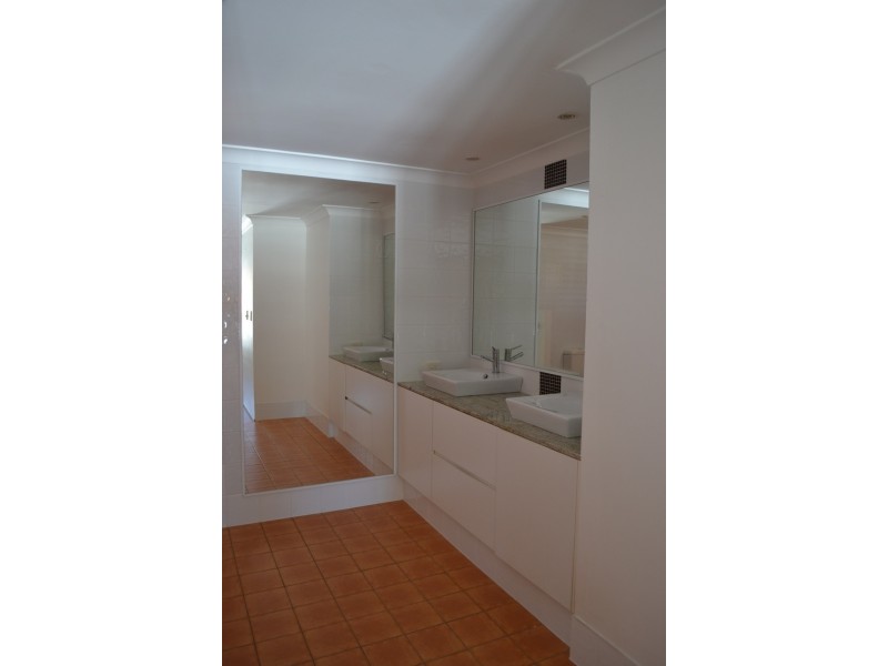 187 Whiting Street, Labrador QLD 4215