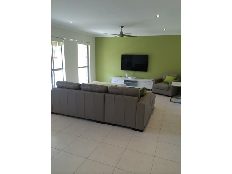 8 / 216 Marine Parade, Labrador QLD 4215