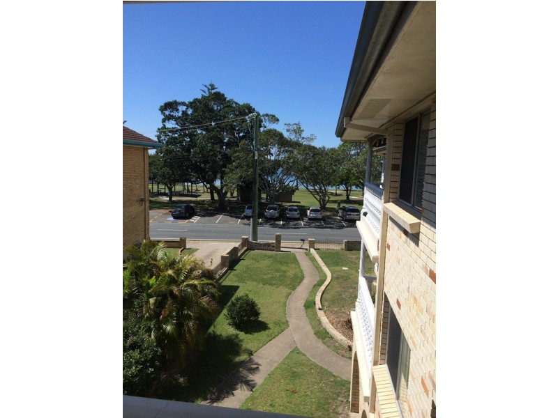 8 / 216 Marine Parade, Labrador QLD 4215