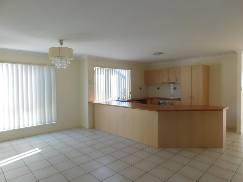 31 Respall Way, Arundel QLD 4214