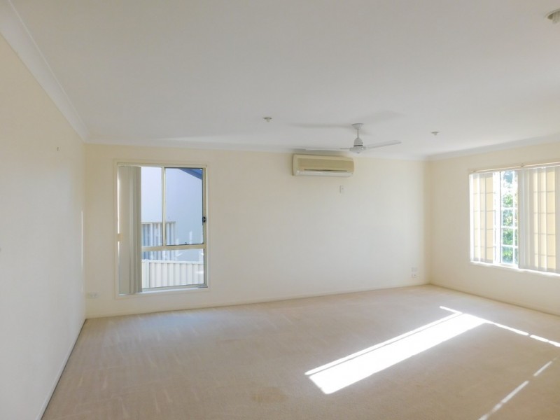 31 Respall Way, Arundel QLD 4214