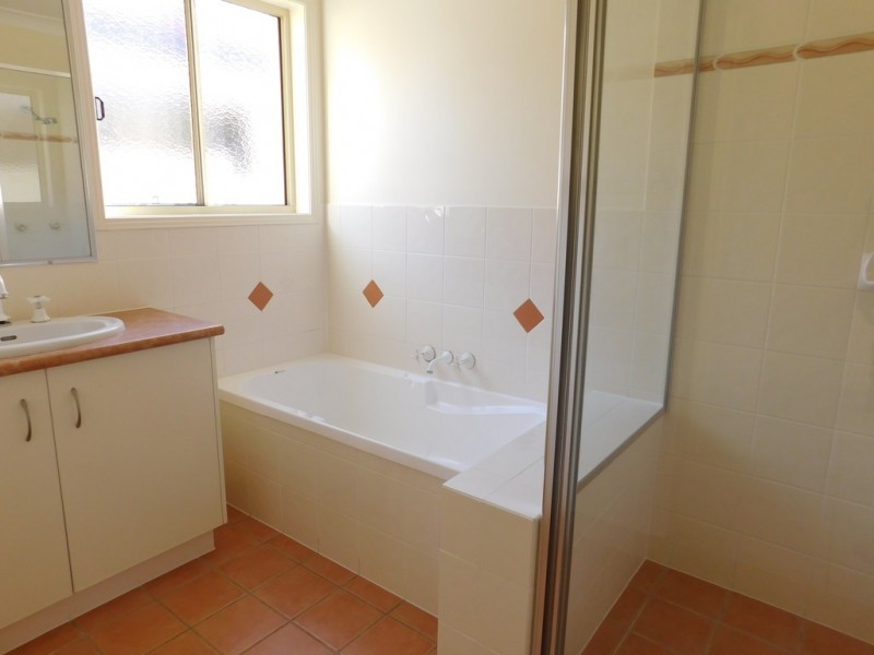 31 Respall Way, Arundel QLD 4214