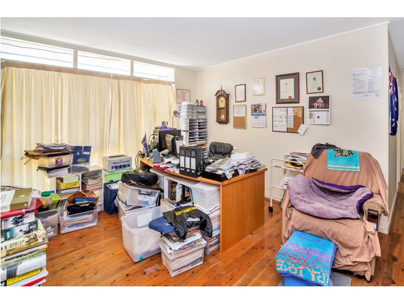 12 Government Road, Labrador QLD 4215