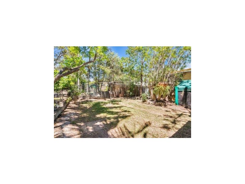 12 Government Road, Labrador QLD 4215