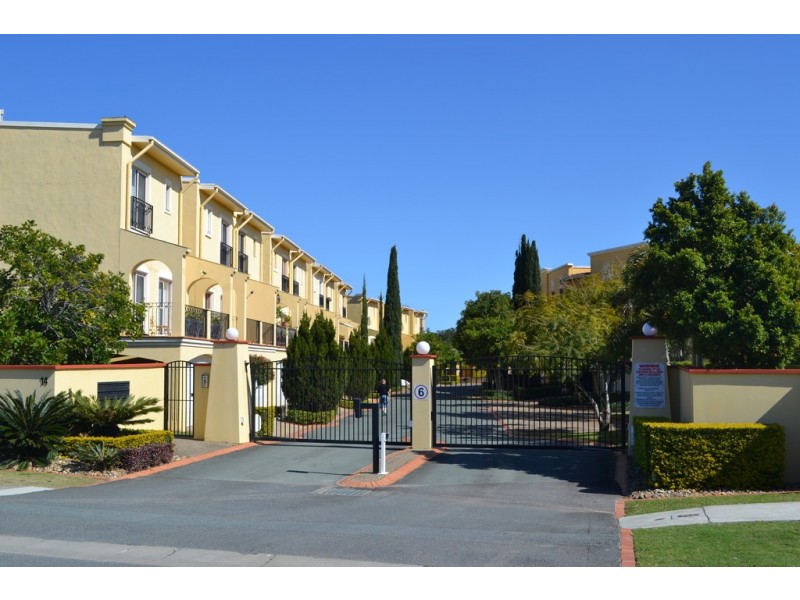 2/14 Pendraat Parade, Hope Island QLD 4212