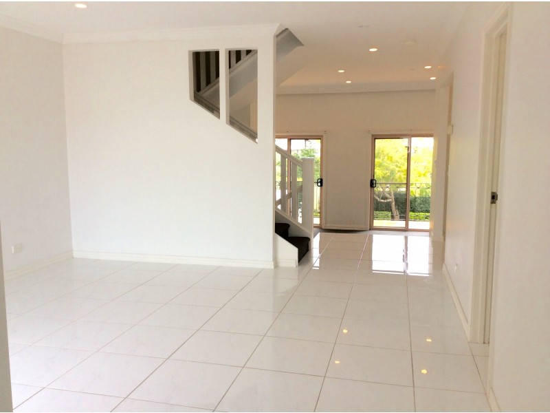 2/14 Pendraat Parade, Hope Island QLD 4212