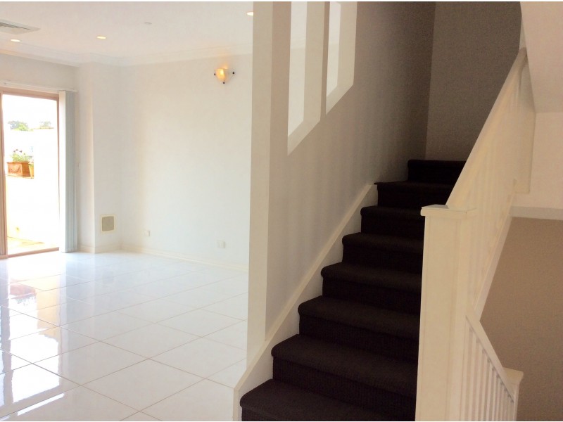 2/14 Pendraat Parade, Hope Island QLD 4212