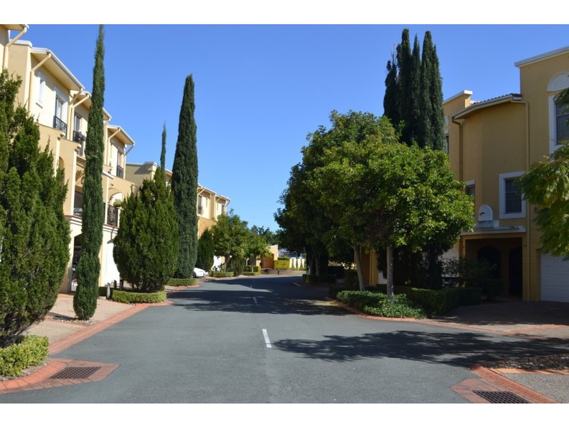 2/14 Pendraat Parade, Hope Island QLD 4212