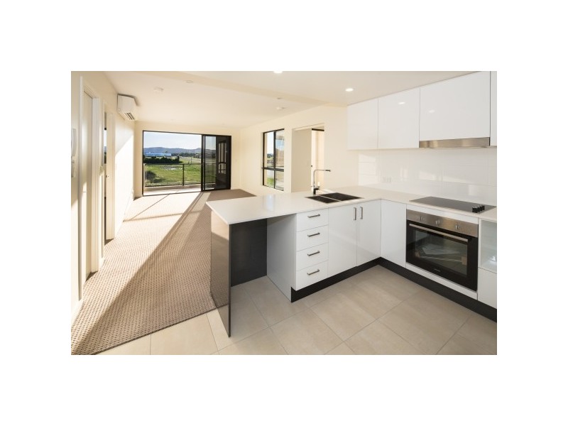 32 Broadwater Avenue, Hope Island QLD 4212