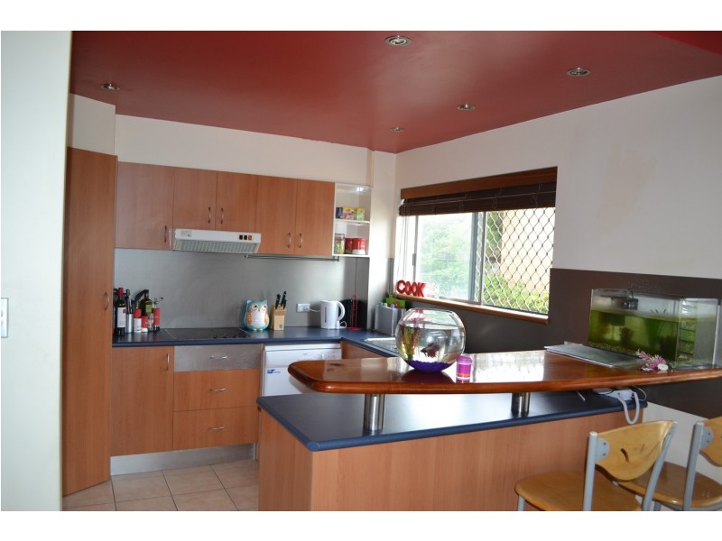 1/284 Marine Parade, Labrador QLD 4215