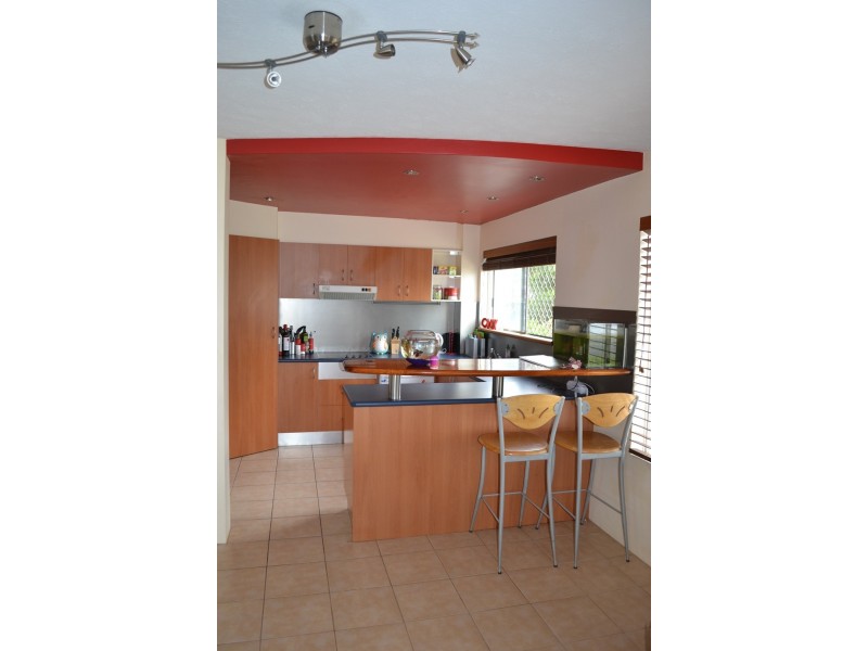 1/284 Marine Parade, Labrador QLD 4215
