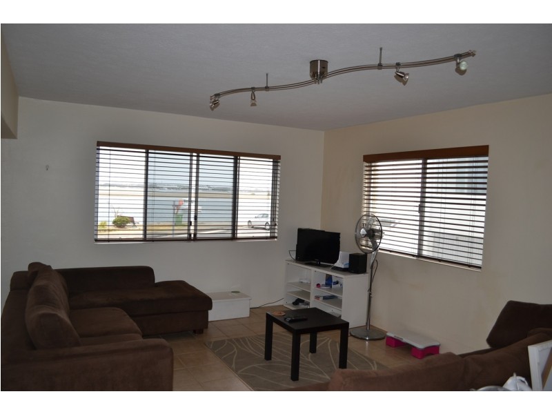 1/284 Marine Parade, Labrador QLD 4215