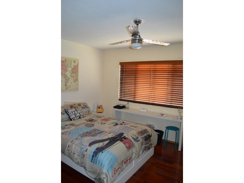 1/284 Marine Parade, Labrador QLD 4215