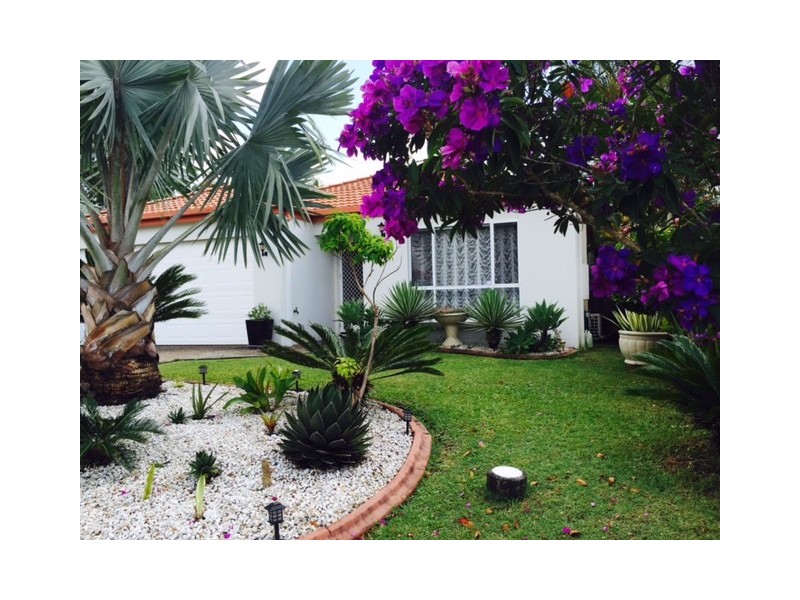 16 Madasin Close, Arundel QLD 4214