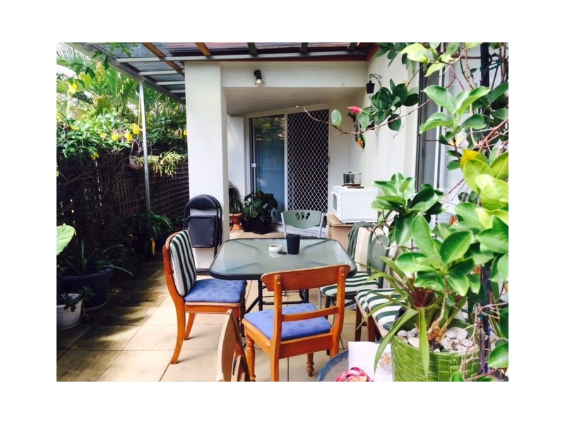 16 Madasin Close, Arundel QLD 4214