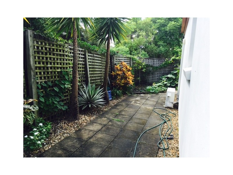 16 Madasin Close, Arundel QLD 4214