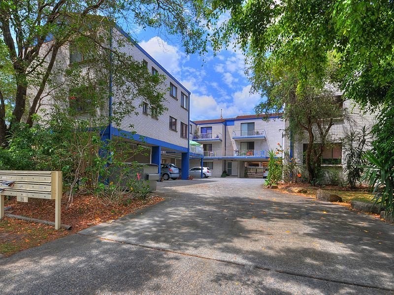 2/20 Bright Avenue, Labrador QLD 4215