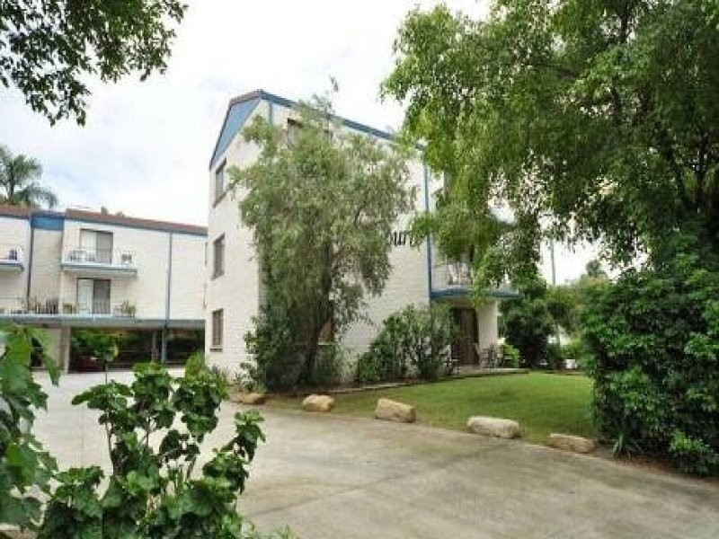 2/20 Bright Avenue, Labrador QLD 4215