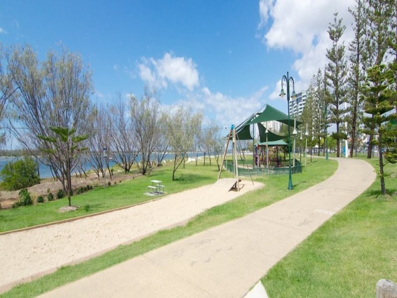 2/20 Bright Avenue, Labrador QLD 4215
