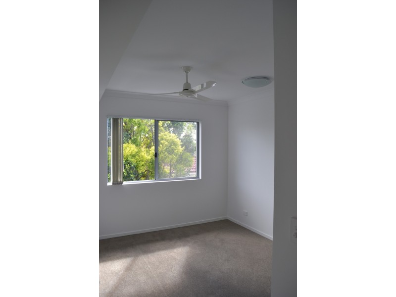 16/425 Pine Ridge Road, Runaway Bay QLD 4216