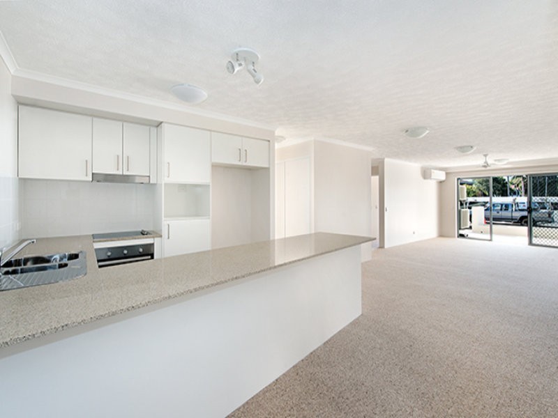 21/8-10 Ahern Street, Labrador QLD 4215