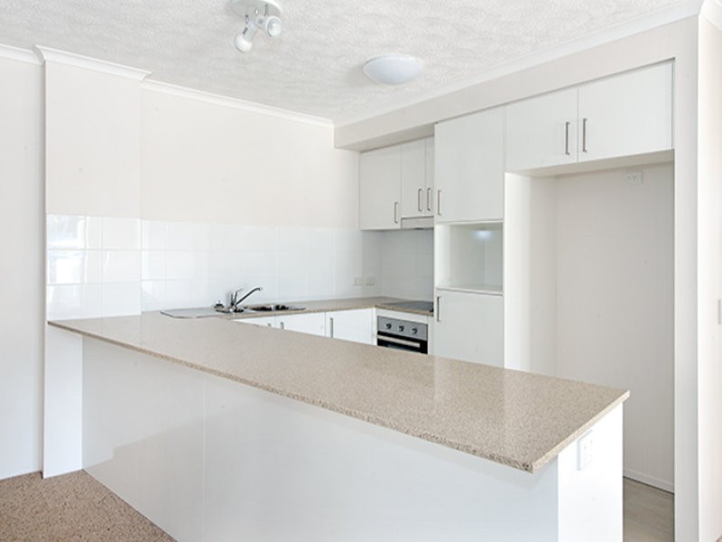 21/8-10 Ahern Street, Labrador QLD 4215