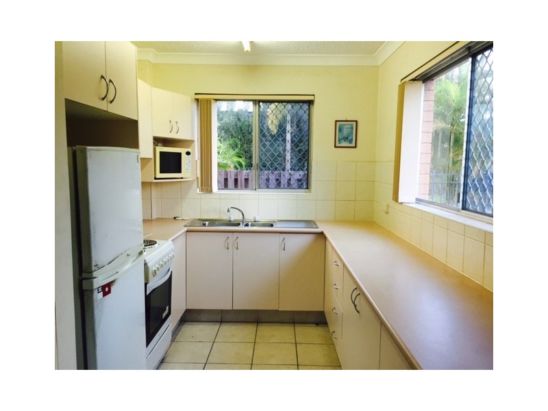 1/33 Middle Street, Labrador QLD 4215