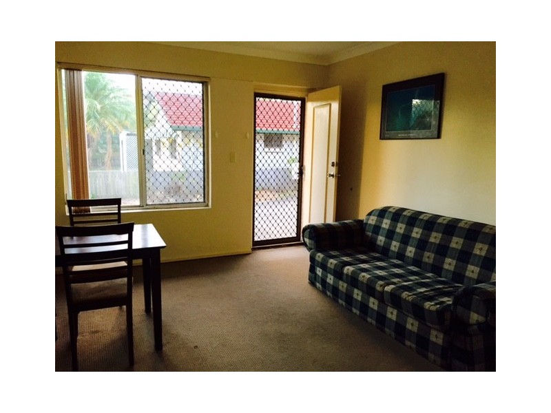 1/33 Middle Street, Labrador QLD 4215