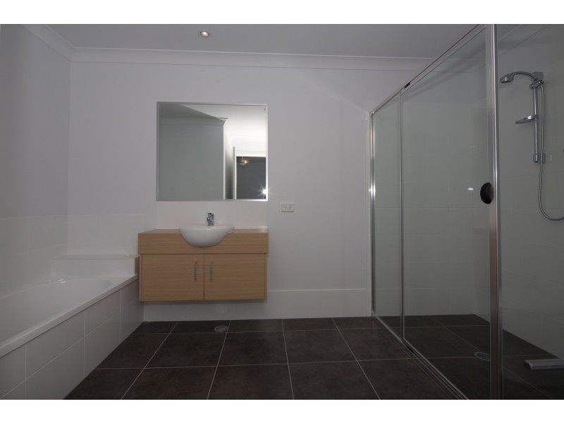 490 Pine Ridge Road, Coombabah QLD 4216