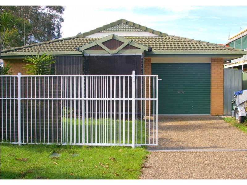 1/9A Middle Street, Labrador QLD 4215