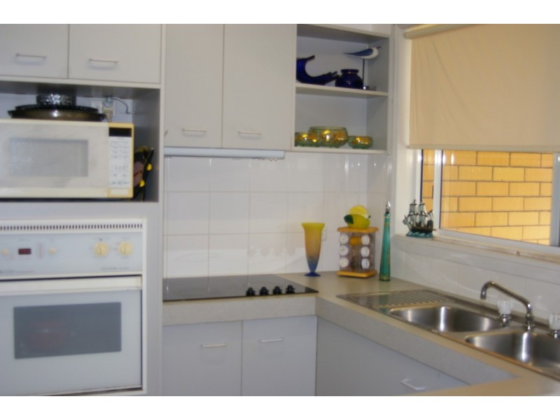1/9A Middle Street, Labrador QLD 4215