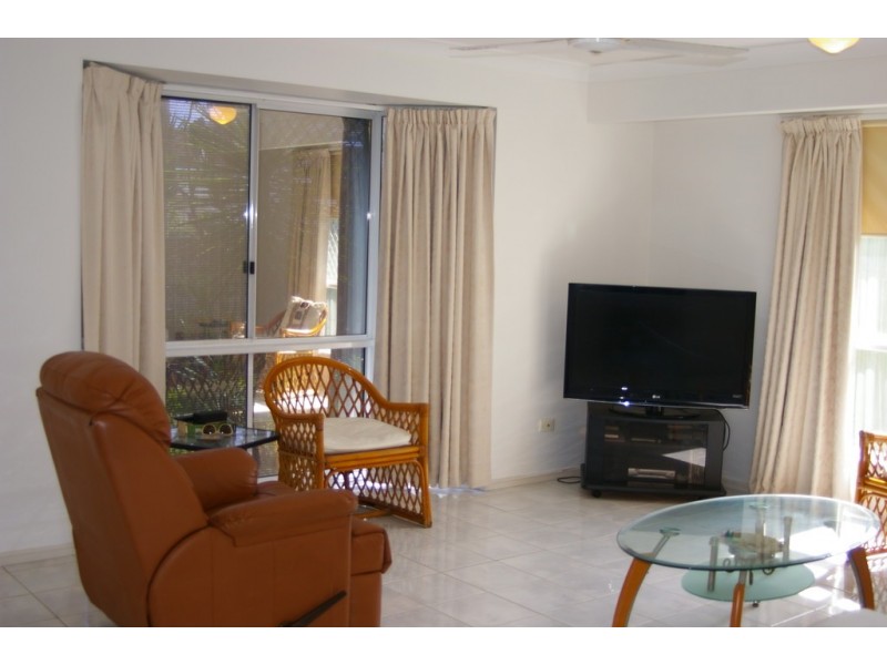 1/9A Middle Street, Labrador QLD 4215
