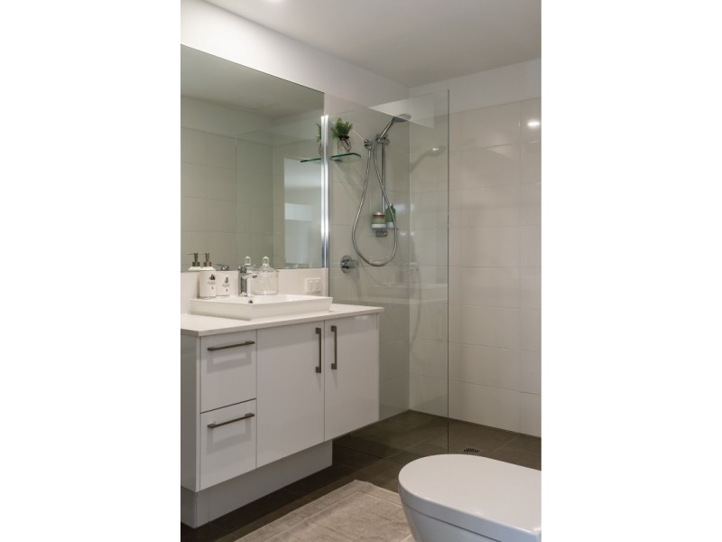8-10 Waterford Court, Bundall QLD 4217