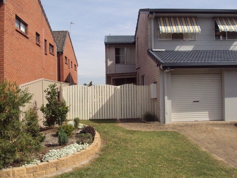1/12 Aquila Court, Mermaid Waters QLD 4218