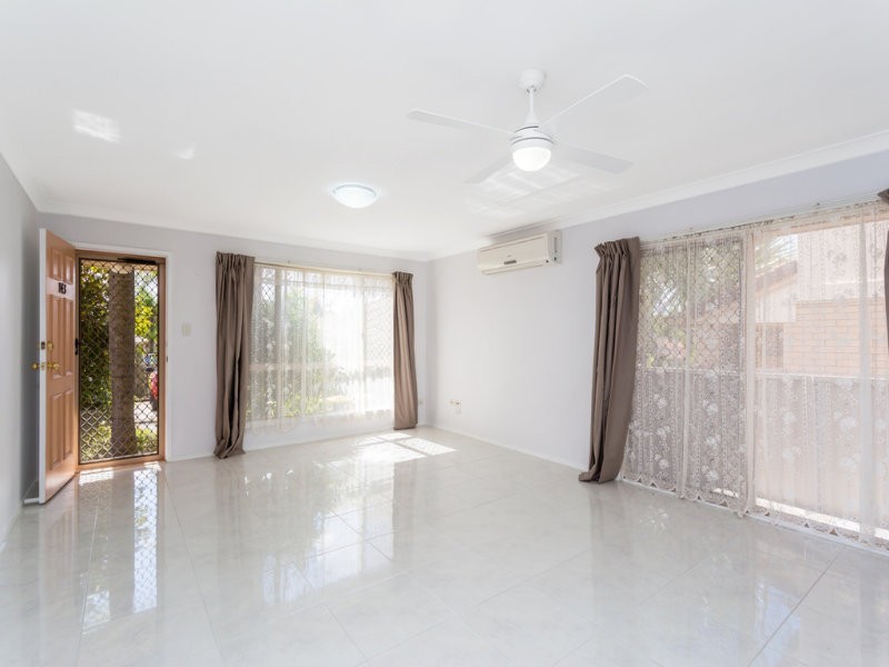 143/31 Usher Avenue, Labrador QLD 4215