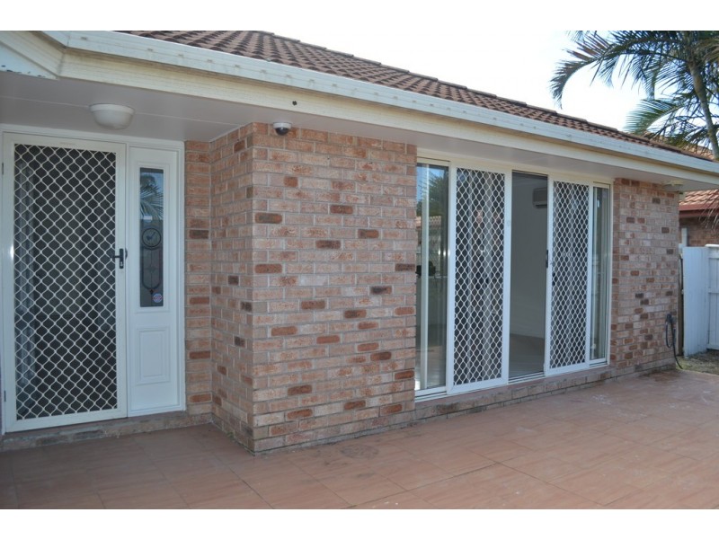 2/157 Whiting Street, Labrador QLD 4215