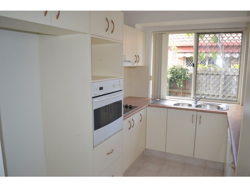 2/157 Whiting Street, Labrador QLD 4215