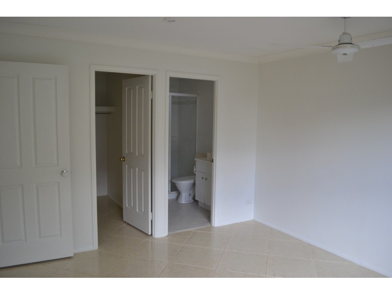 2/157 Whiting Street, Labrador QLD 4215