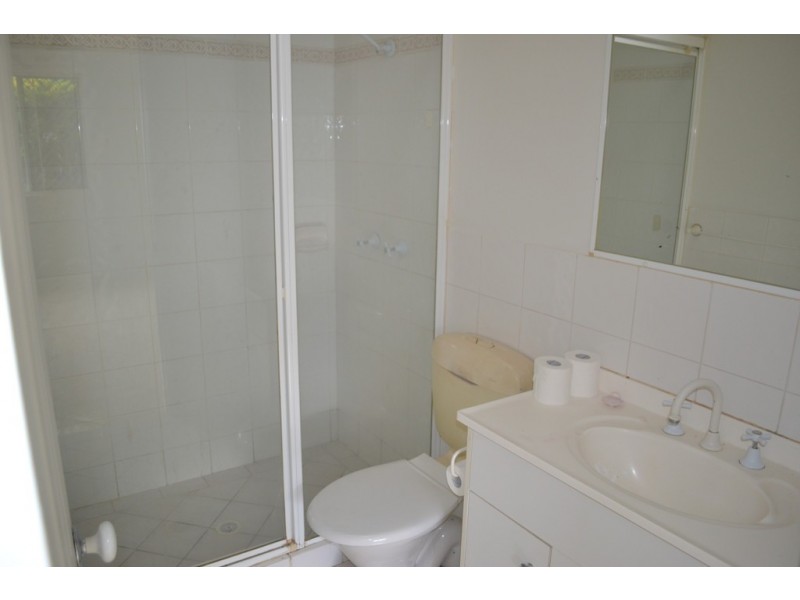 2/157 Whiting Street, Labrador QLD 4215